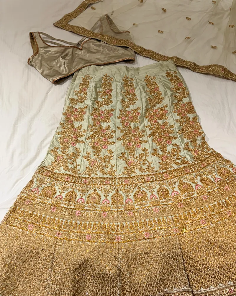 The actual skirt, blouse and dupatta laid out — photo 3 of 5