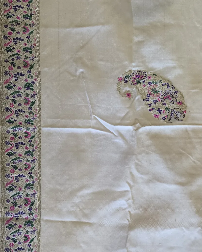 Border and motif detail on the actual saree — photo 5 of 6