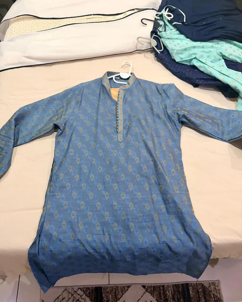 The actual kurta laid out — photo 3 of 3